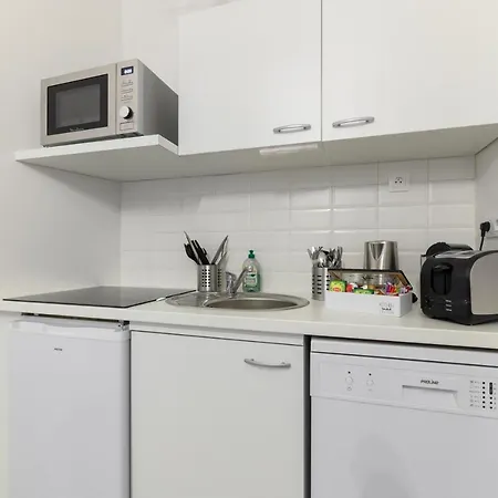 Апартаменты Daumier - New 2 Bdrs Flat Near La Seine Париж