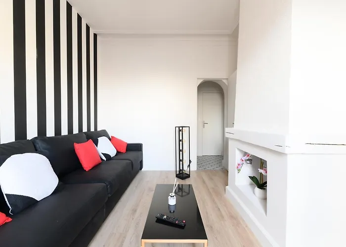 Daumier - New 2 Bdrs Flat Near La Seine