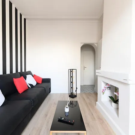 Daumier - New 2 Bdrs Flat Near La Seine